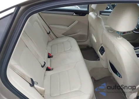 2015 Volkswagen Passat 2.0L Tdi Se z USA, uszkodzony, nr VIN 1VWBV7A30FC019177